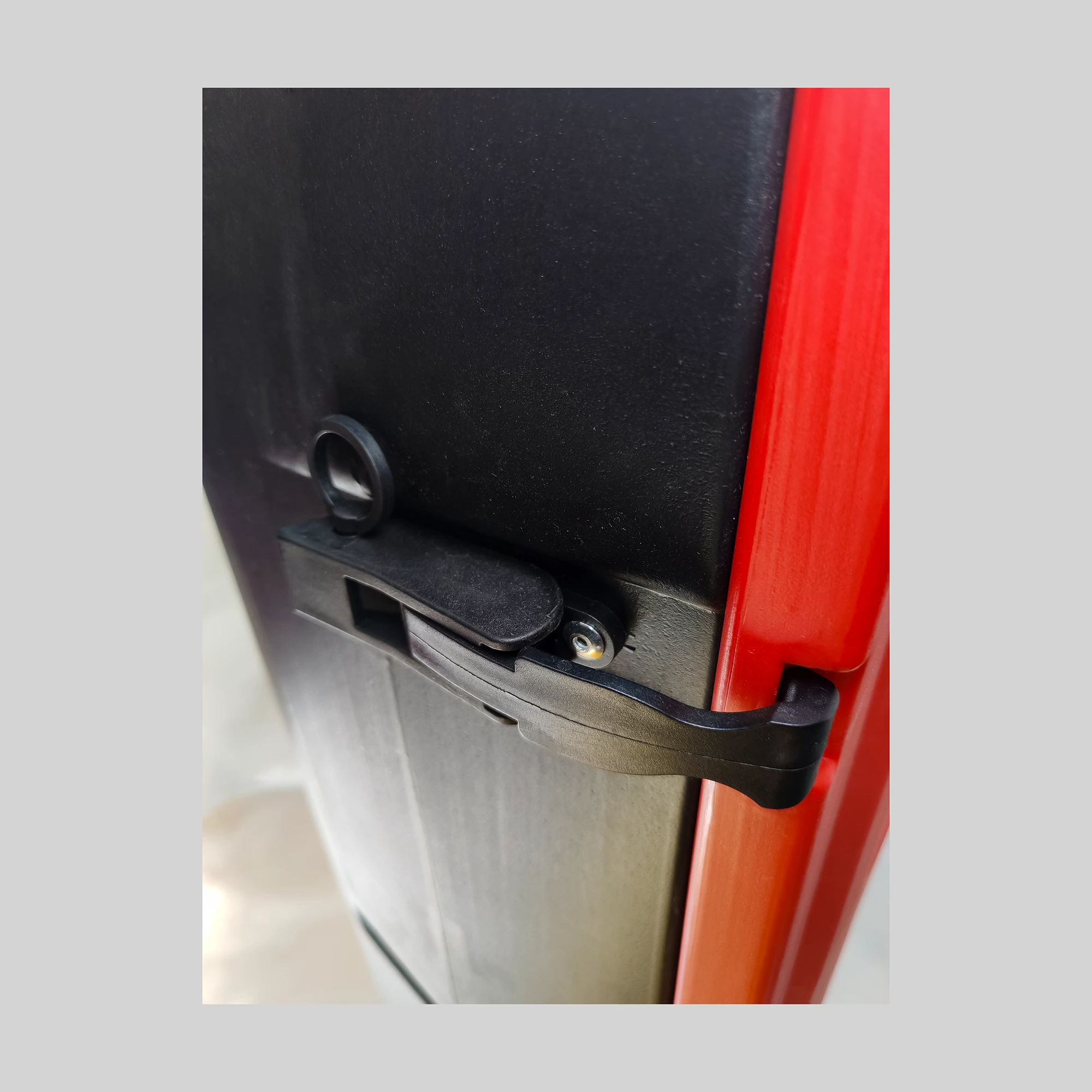 Arcón o caja porta manta extintora de automóvil - Imagen 3