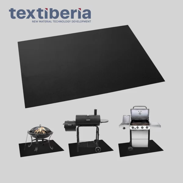 Manta protectora para barbacoa PIT MAT Fireproof de color negro, con ejemplos de 3 modelos de barbacoa sobre ella
